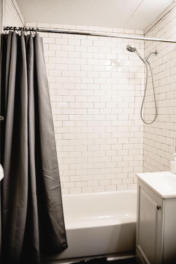 Urban Cottage: Homey & Convenient HuntingtonHuntington  Kültér fotó